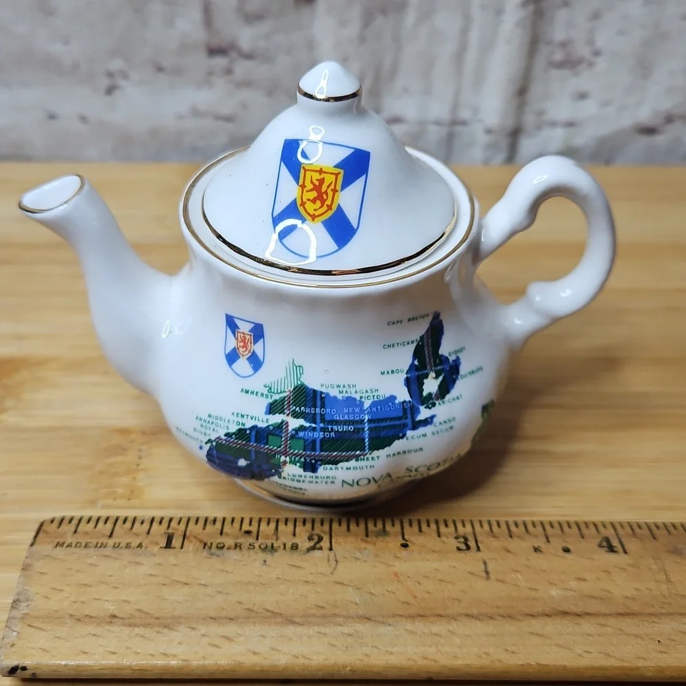 CROWN WARWICK SOUVENIR NOVA SCOTIA CANADA TARTAN Tea Pot Mini made in england - Picture 2 of 6